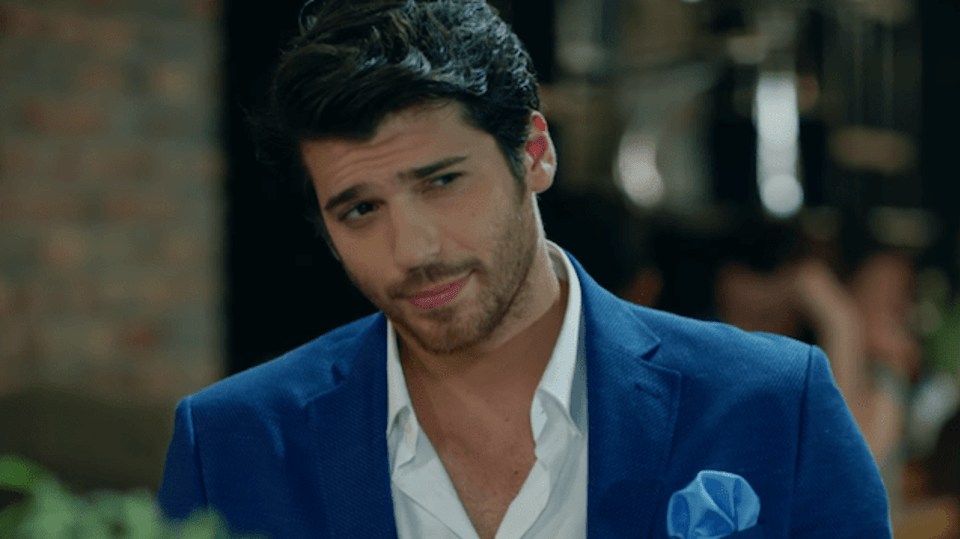Can Yaman hraje postavu bohatého Ferita v seriálu Příchuť lásky